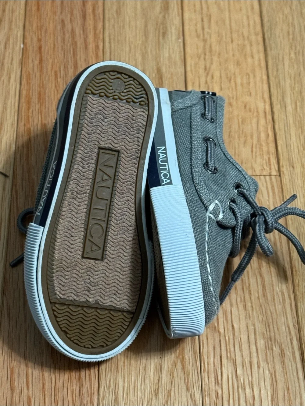Nautica Kids Gray Canvas Moccasin Boat Shoes size 7
